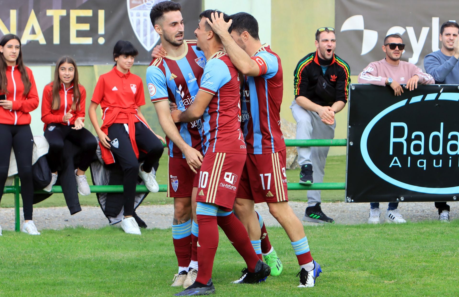 Fotos del empate de la Segoviana ante el Barcelona B