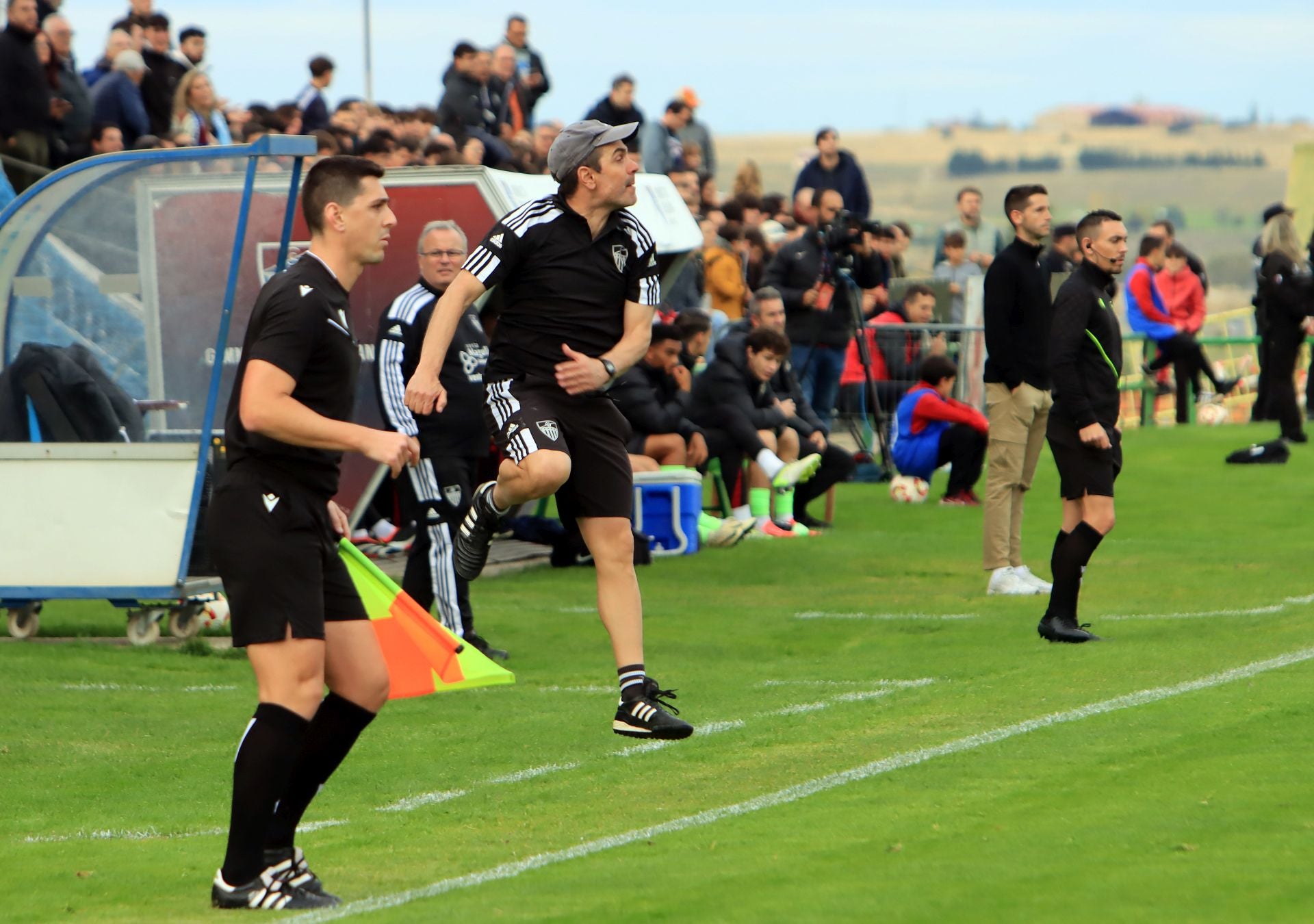 Fotos del empate de la Segoviana ante el Barcelona B