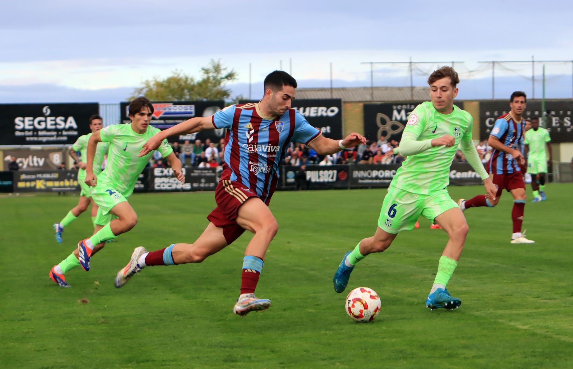 Fotos del empate de la Segoviana ante el Barcelona B