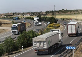 Tráfico en la autovía A-62, a la altura de Dueñas.