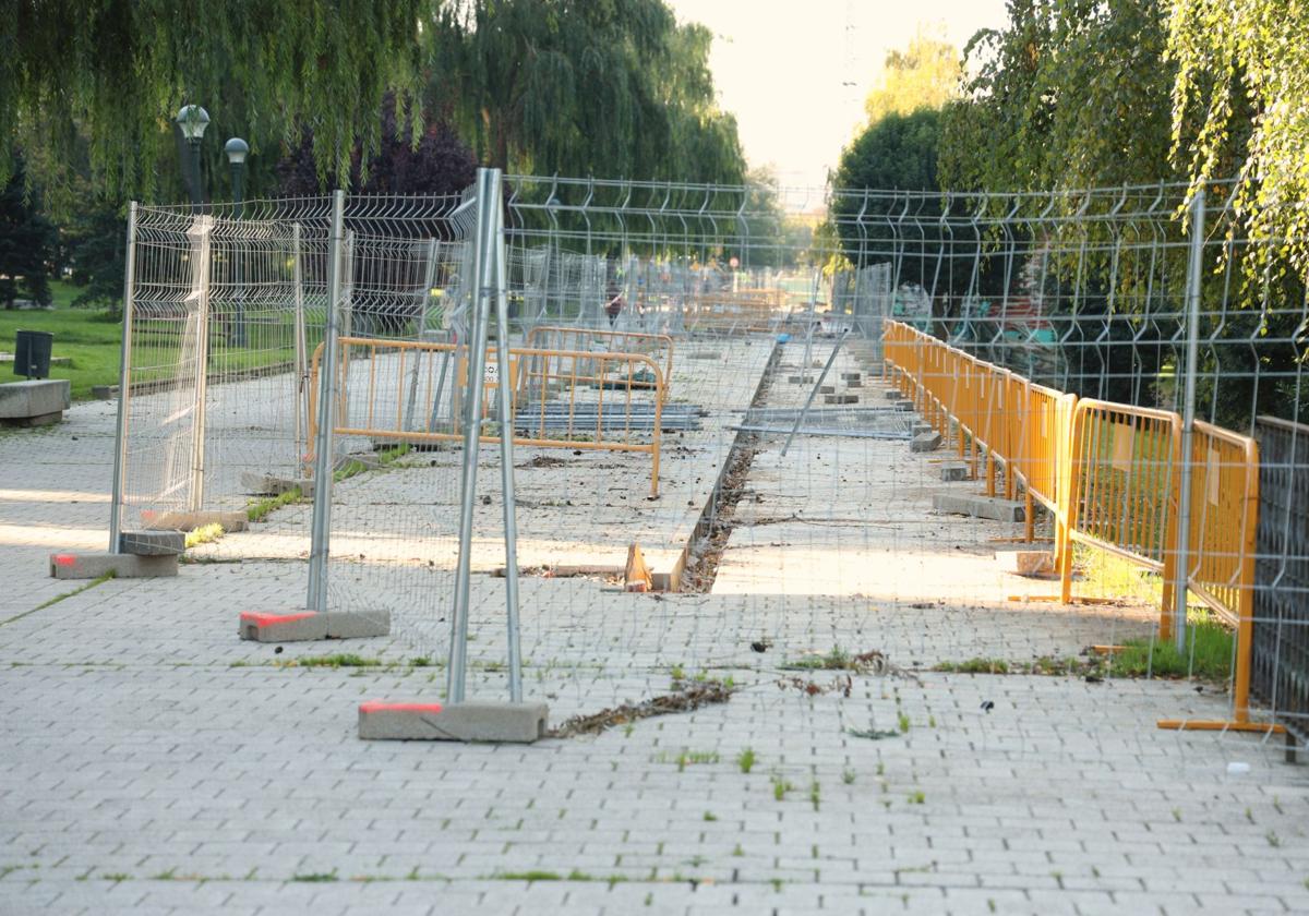 Obras del nuevo carril bici de Isabel la Católica, el pasado 23 de octubre.