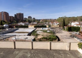 Instalaciones de la piscina municipal Riosol junto a Girón.