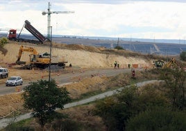 Obras de urbanización que se llevan a cabo en el proyecto de ampliación del Hospital General.