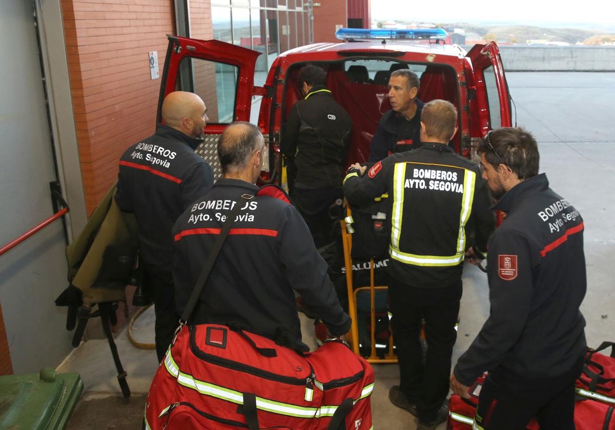 Un nuevo equipo de bomberos de Segovia parte para Valencia