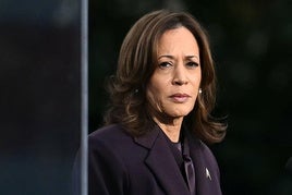 Kamala Harris, con gesto serio, tras perder las elecciones en Estados Unidos.