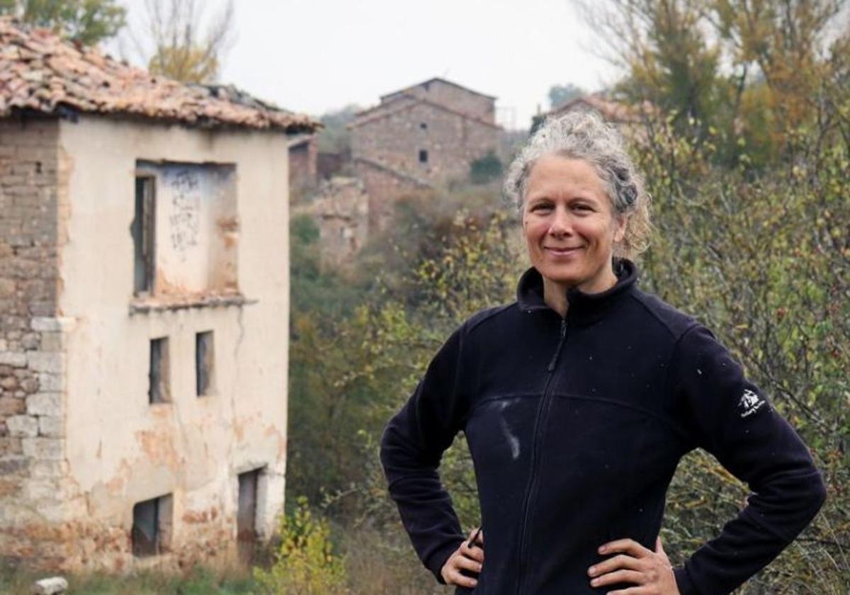 Maaike Geurts, la neerlandesa que ha «comprado» Bárcena de Bureba, un pueblo abandonado de Burgos.