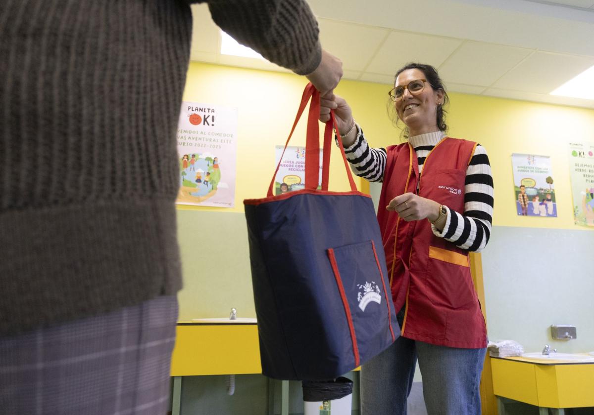 Menús sobrantes de comedores escolares dan de comer a 22 hogares sin recursos