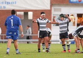 Los jugadores del Chami celebran la victoria ante La Vila.