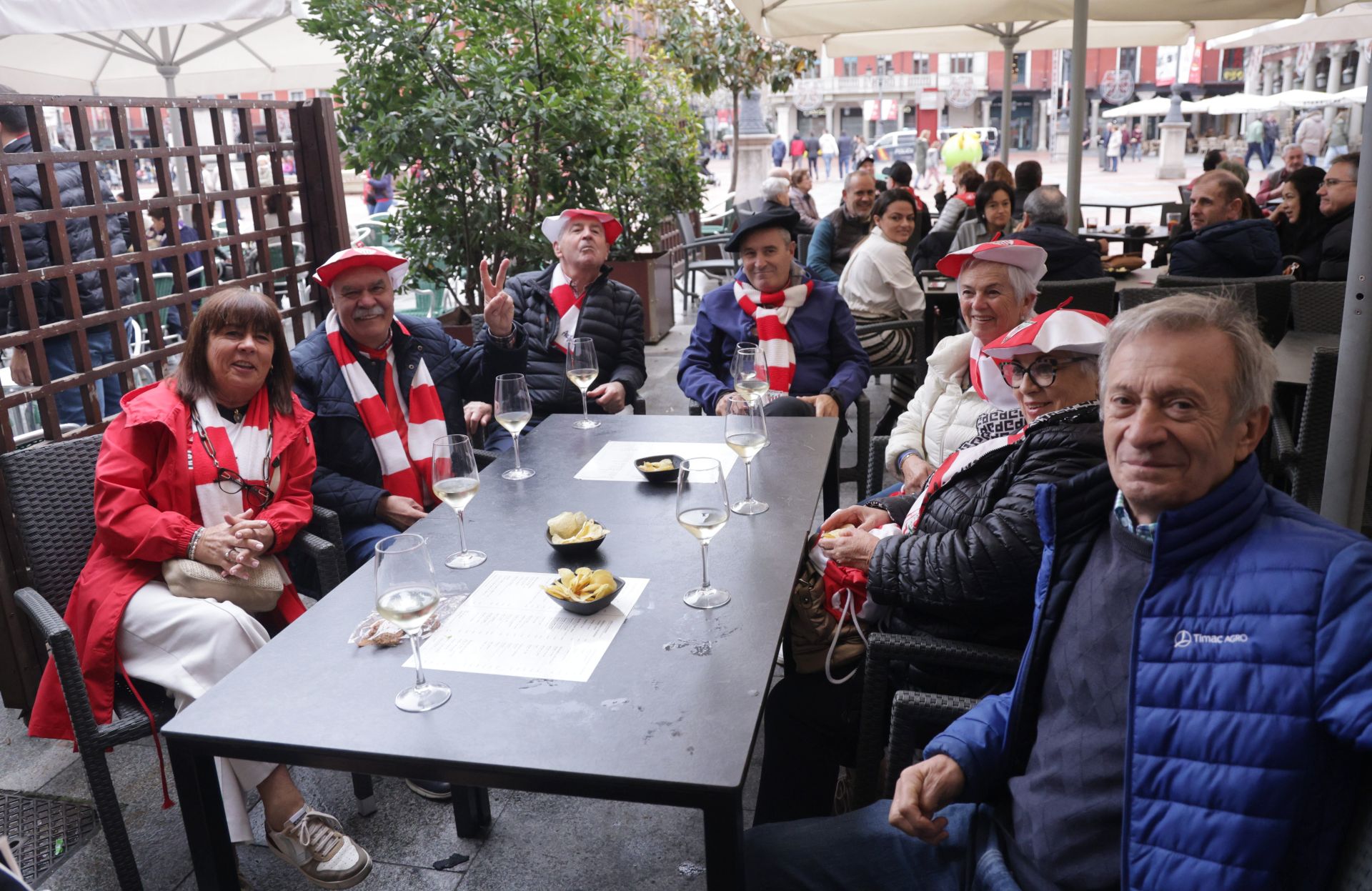 Los aficionados del Athletic de Bilbao disfrutan del ambiente vallisoletano