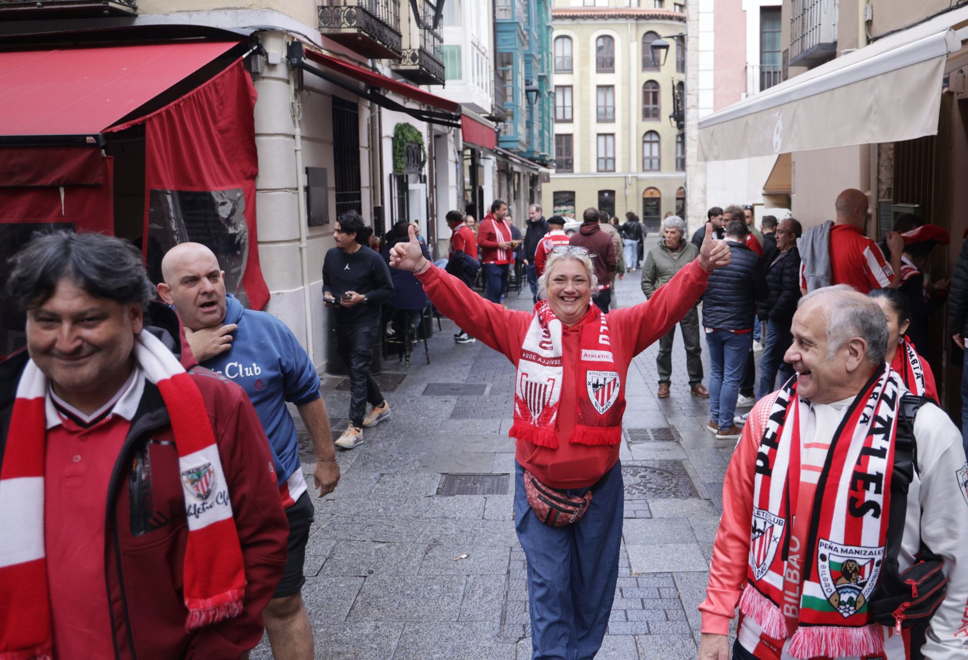 Los aficionados del Athletic de Bilbao disfrutan del ambiente vallisoletano