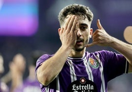 Raúl Moro celebra el gol que marcó ante el Athletic en Zorrilla