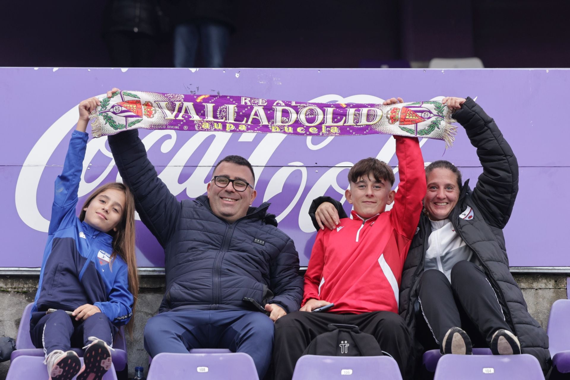 Búscate en la grada del estadio José Zorrilla (1/4)