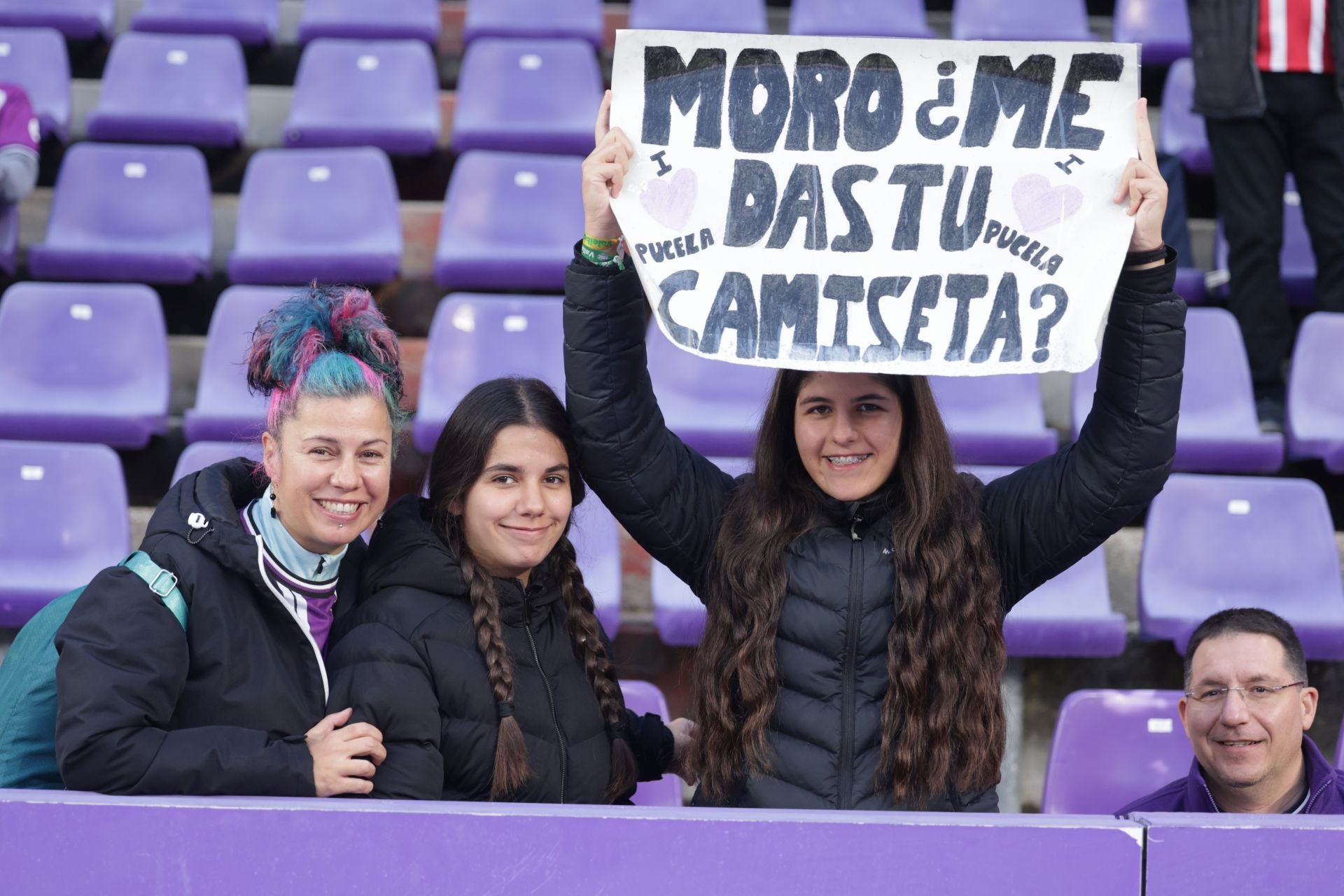 Búscate en la grada del estadio José Zorrilla (1/4)