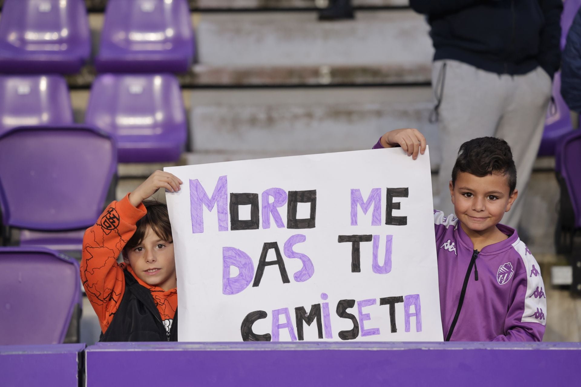 Búscate en la grada del estadio José Zorrilla (2/4)