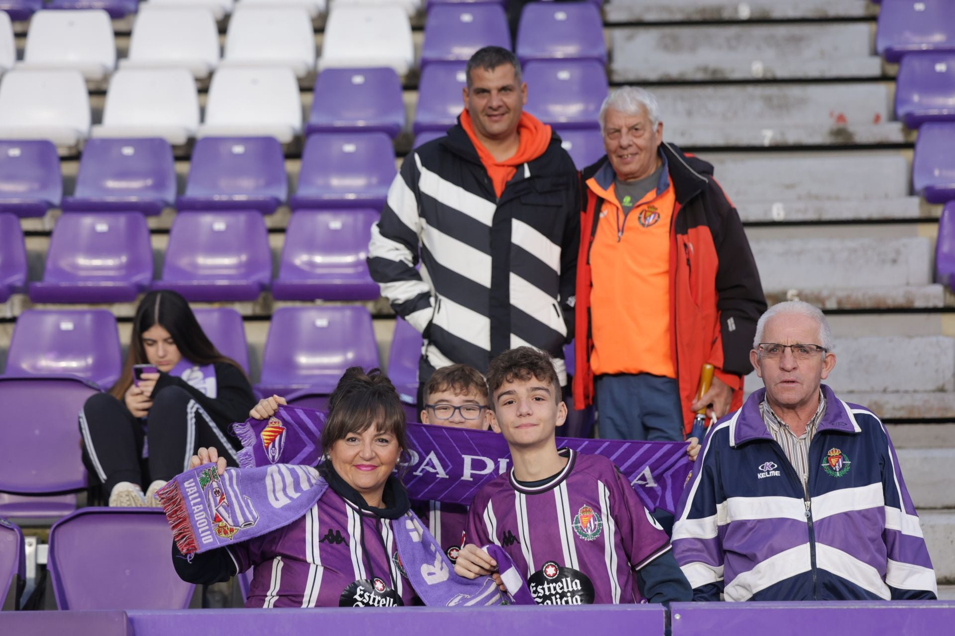 Búscate en la grada del estadio José Zorrilla (2/4)