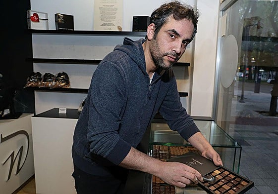 Diego Niño, en la pastelería de la avenida Manuel Rivera.