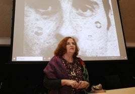 La ponente Cristina Cuesta, durante su conferencia en el campus segoviano de la UVA.