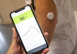 Lectura de una medición de glucosa de un parche a través del teléfono móvil