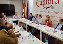 Reunión de la Cámara de Comercio e Industria de Segovia para tratar los presupuestos, entre otras cuestiones.