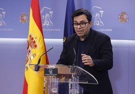 El diputado de Sumar y secretario primero de la Mesa de la Cámara Baja, Gerardo Pisarello, durante una rueda de prensa este martes en el Congreso.