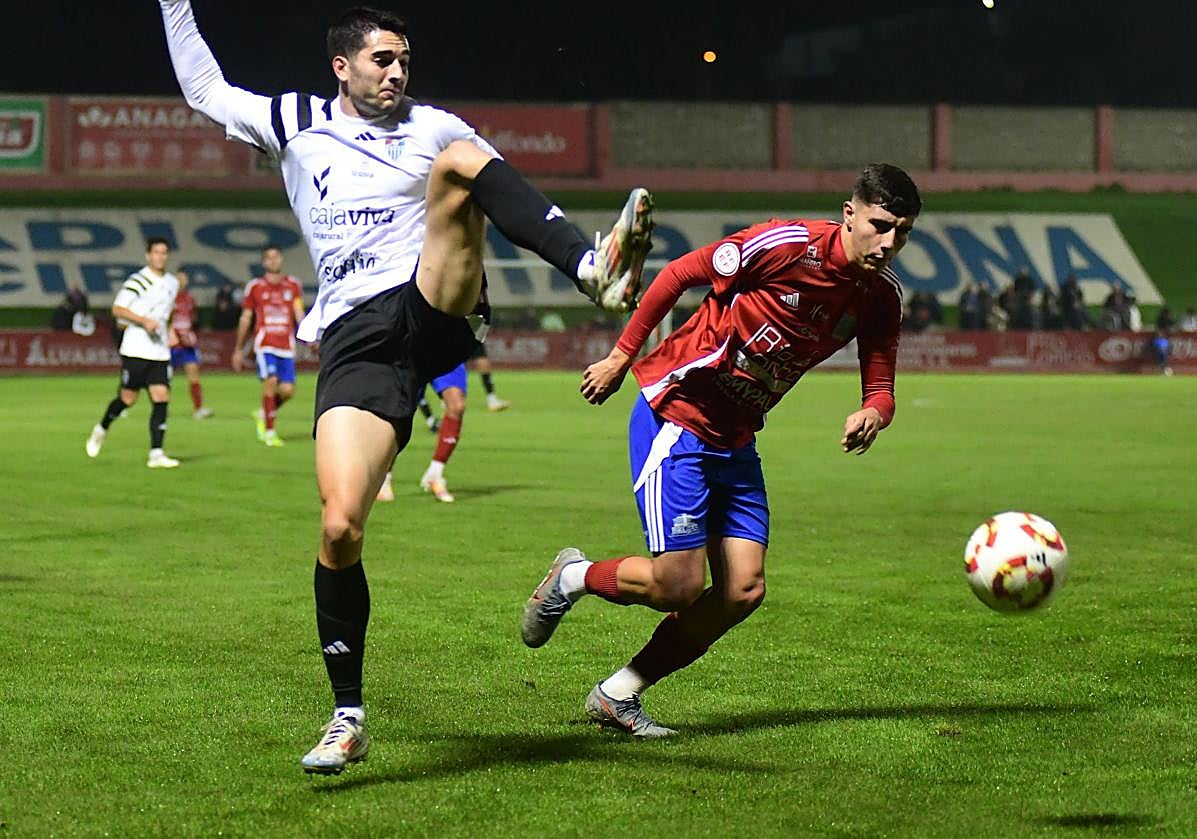 Partido entre la Segoviana y el Tarazona jugado el pasado viernes.