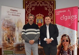 El ganador, Carlos J. Platero Rodríguez, junto con el alcalde de Cigales, Jaime Rodríguez