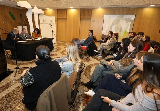 Visita de estudiantes de la Universidad de León al Consejo de Cuentas de Castilla y León en Palencia, este miércoles.