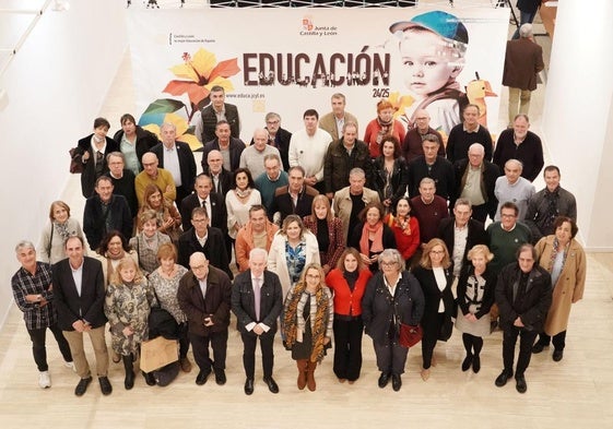 Foto de la familia de los profesores honoríficos, este miércoles en Valladolid.