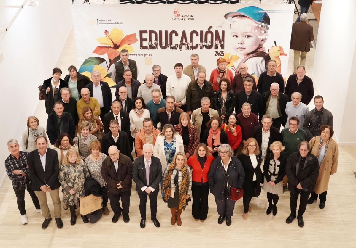 Foto de la familia de los profesores honoríficos, este miércoles en Valladolid.