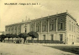 Fachada del Colegio de San José en una fotografía de principios del siglo XX.