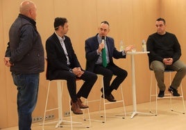 Un momento de la mesa redonda sobre ciberseguridad y geopolítica con el coronel Pedro Baños como ponente.