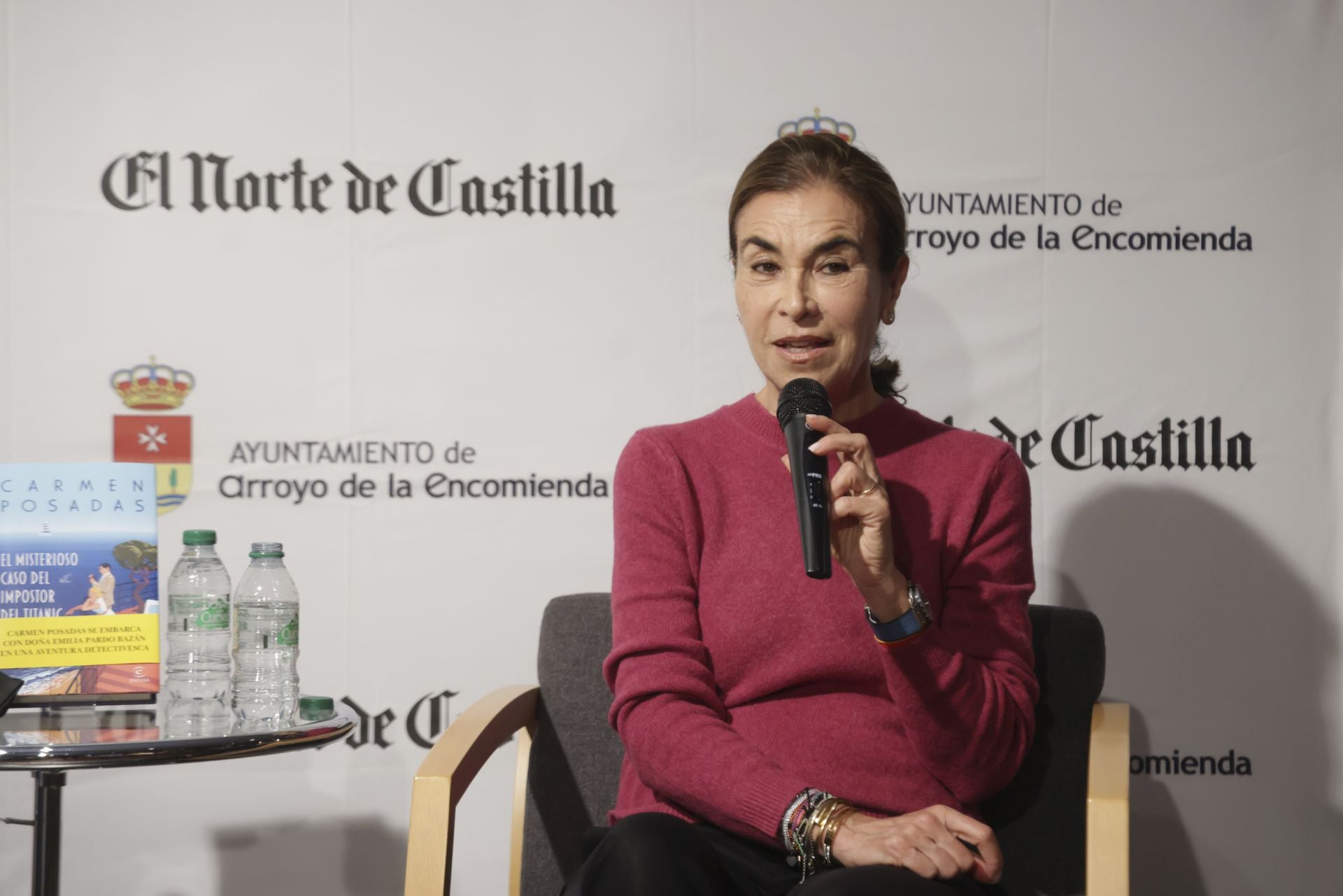 Carmen Posadas en el Aula de Cultura de Arroyo