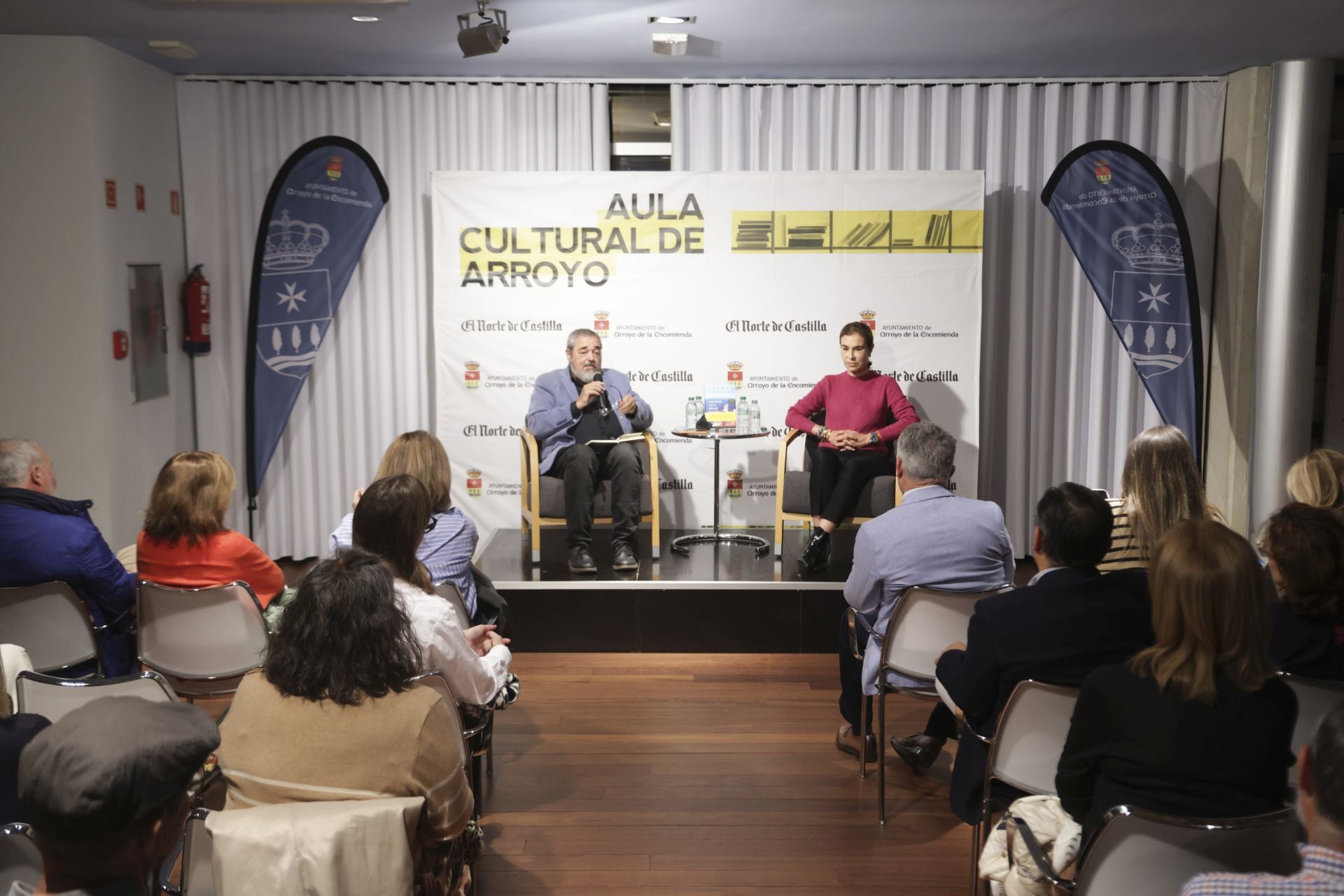 Carmen Posadas en el Aula de Cultura de Arroyo