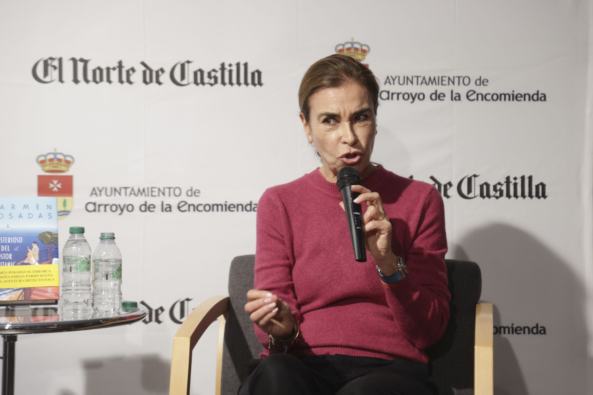 Carmen Posadas en el Aula de Cultura de Arroyo