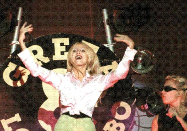 Beatriz, durante el concierto de septiembre 1995, en la Plaza Mayor de Valladolid.