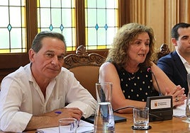 Los concejales de Vox, Emilio Polo y Sonia Lalanda.