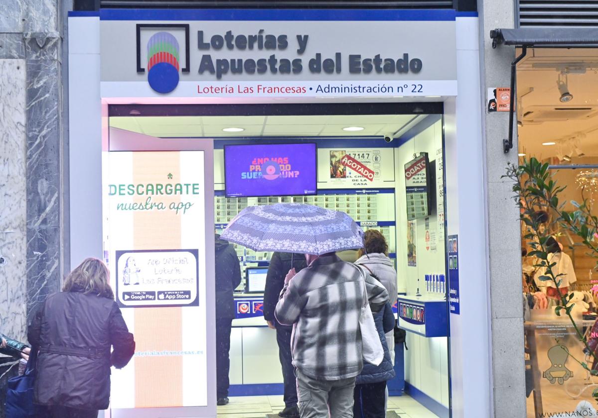 Administración de lotería en la calle Regalado.