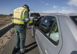 Control de la Guardia Civil de Tráfico, en imagen de archivo.