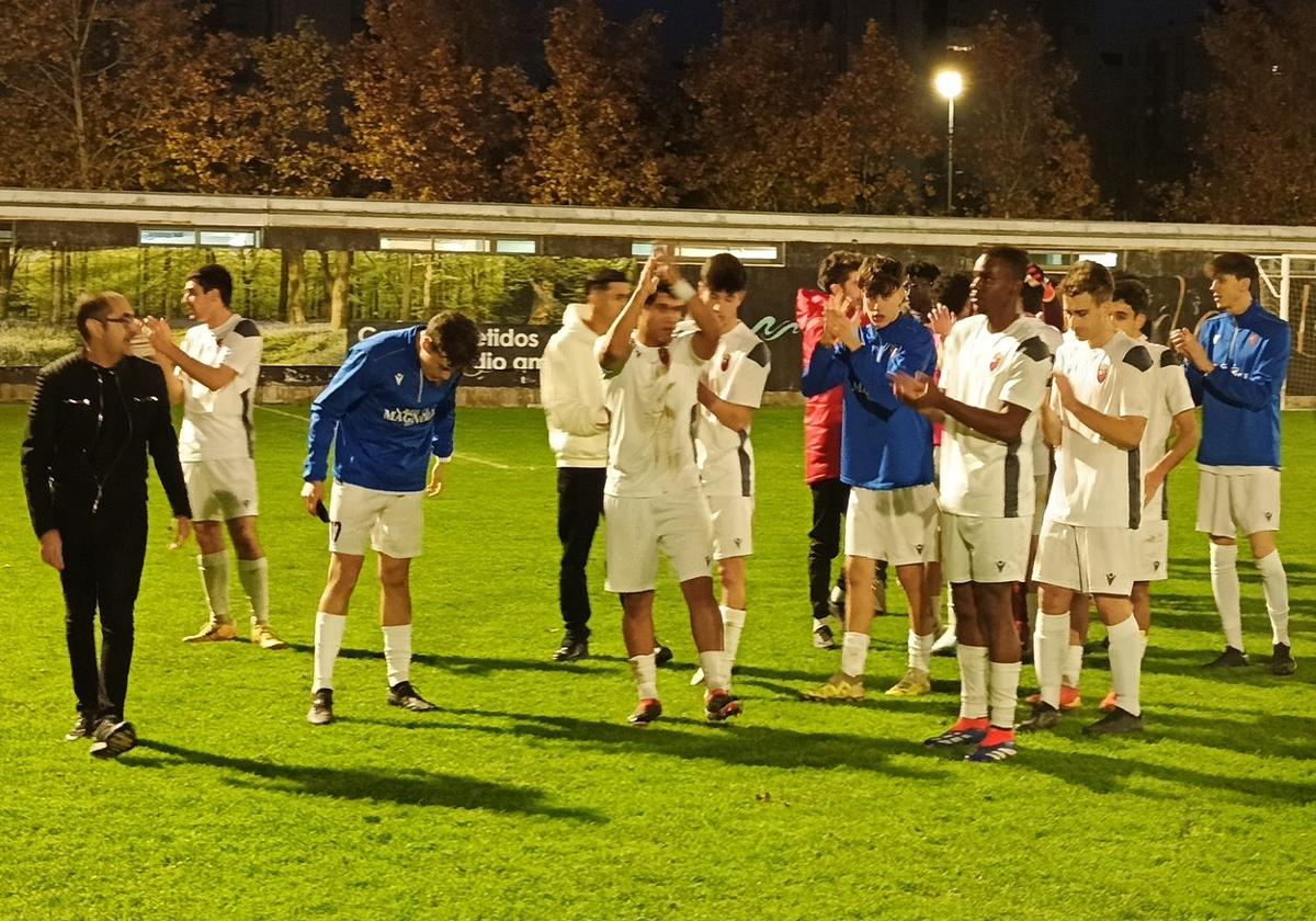 Los jugadores del Laguna celebran el triunfo.