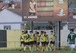 Los jugadores del Mojados celebran el primer gol de la tarde, obra de Andrés.