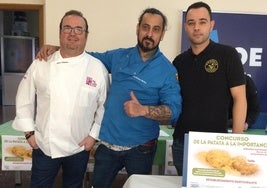 Los representantes de La Parrilla de Don Jamón, Casero y Picogallo, de izquierda a derecha, tras fallarse el premio.