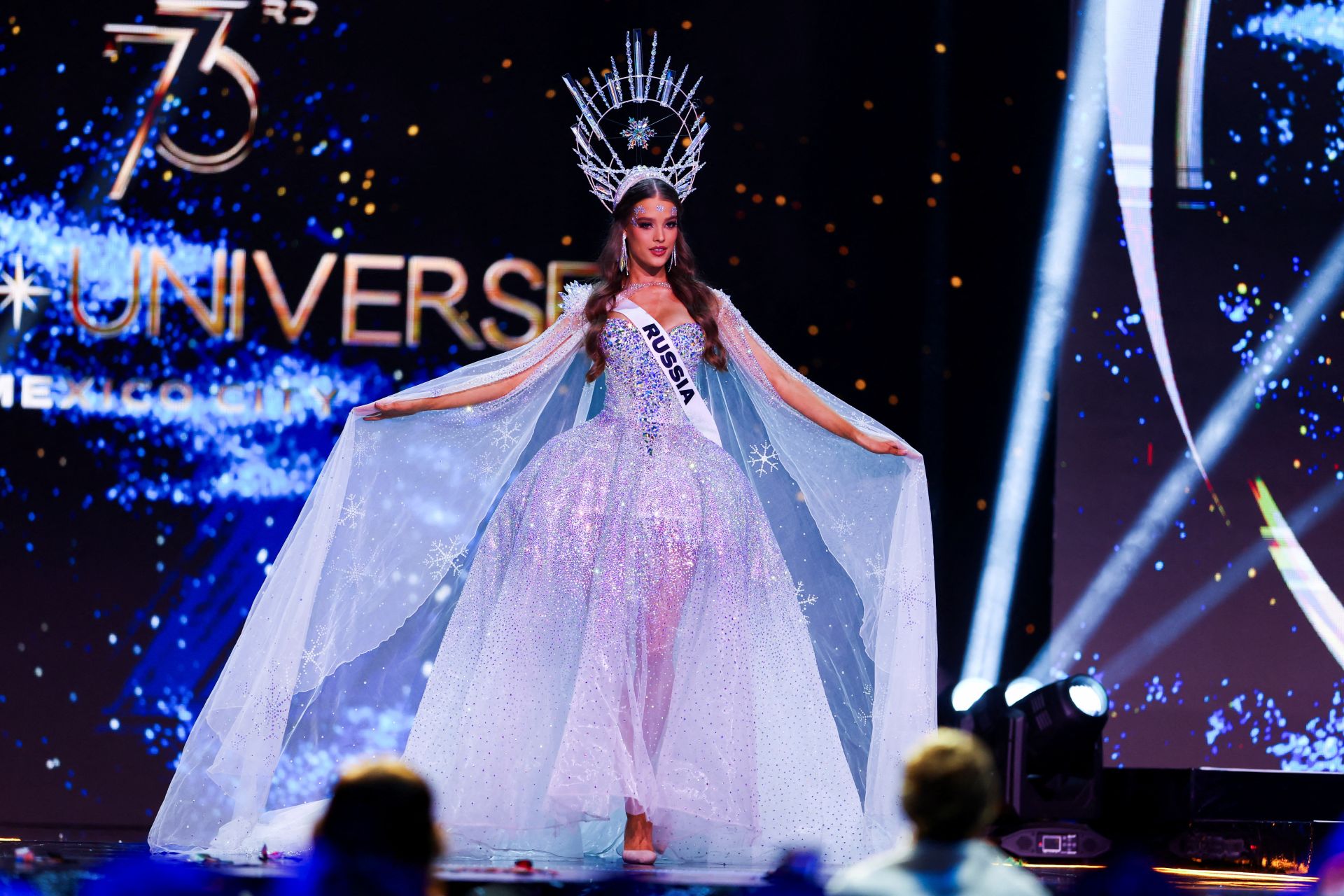 las-mises-desfilan-con-sus-trajes-nacionales-en-miss-universo-el