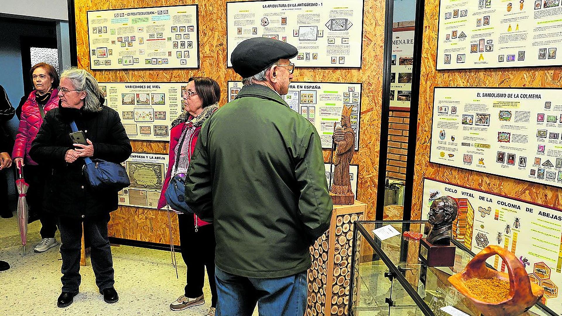 Paneles explicativos en el Museo de las Abejas de Castrejón.