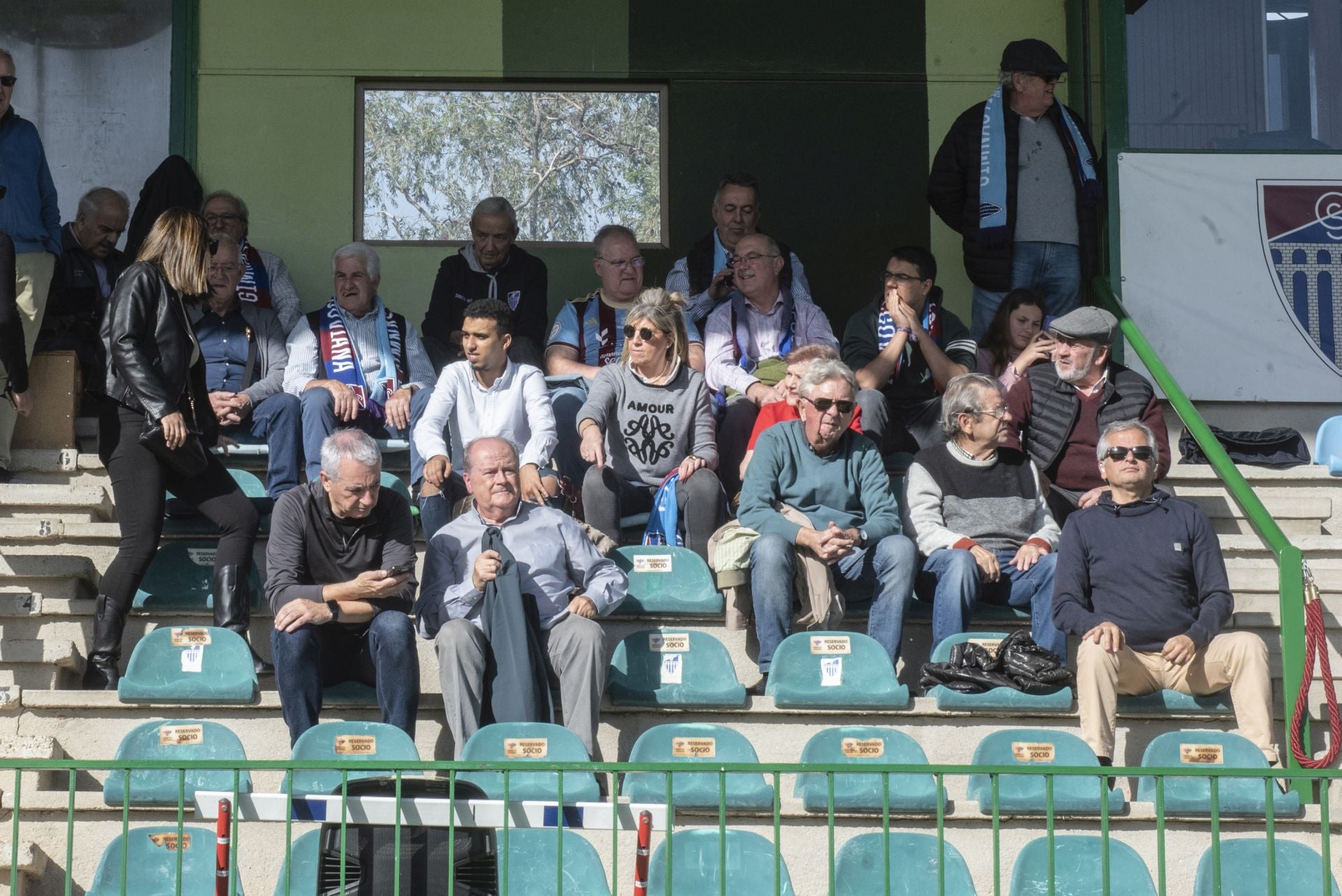 Búscate en las gradas de La Albuera durante el Segoviana vs Sestao