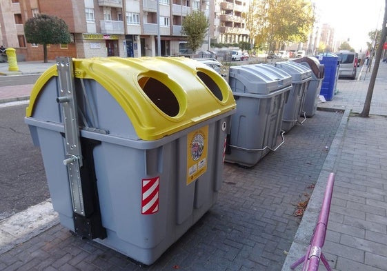 Contenedor amarillo en el barrio vallisoiletano de Parquesol.