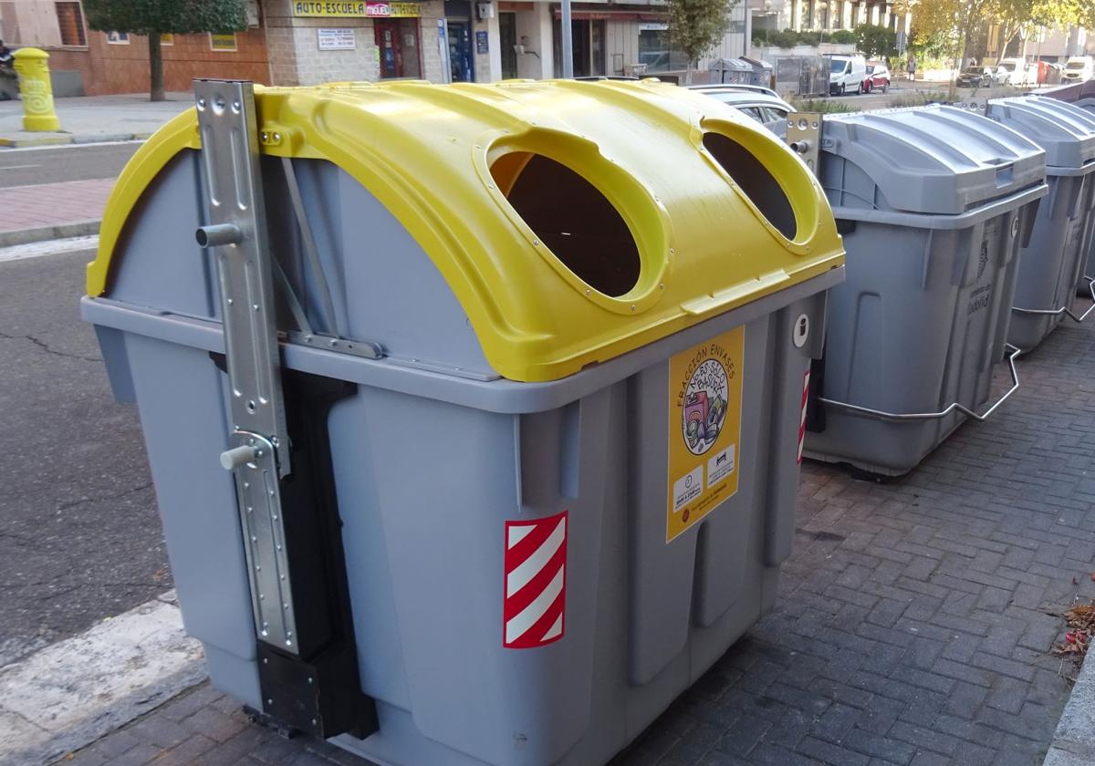Contenedor amarillo en el barrio vallisoiletano de Parquesol.