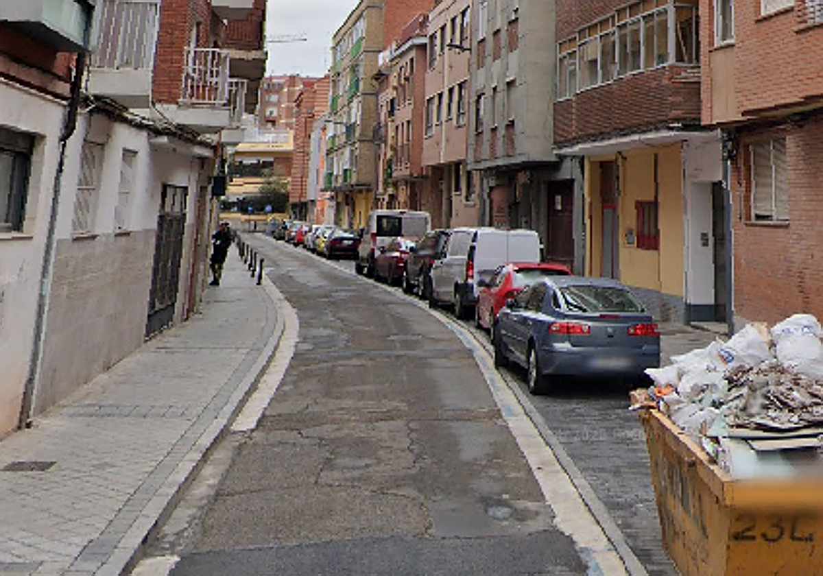 El montaje de una grúa torre cortará la calle Asunción este martes