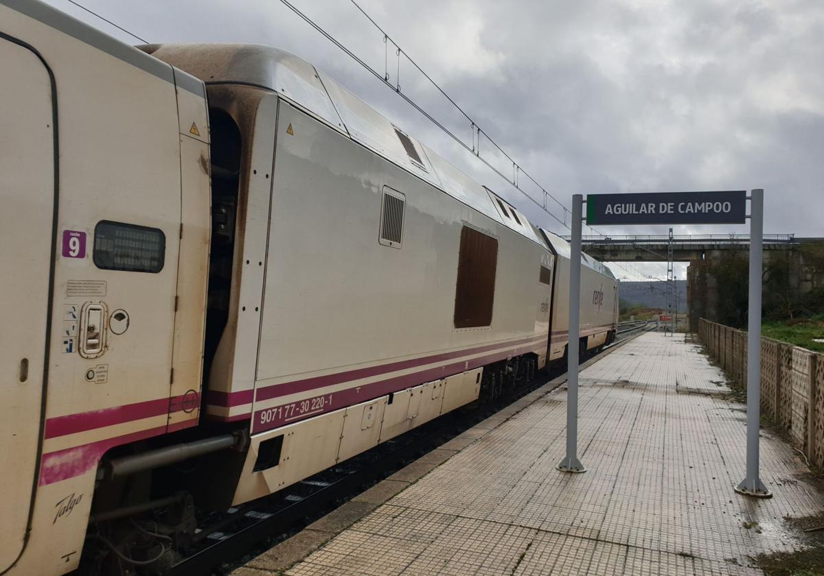 Tren detenido en la estación de Aguilar de Campoo.