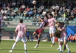 Un momento del partido ante el Sestao River, el pasado domingo en La Albuera.