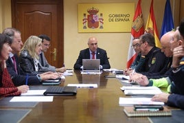 El subdelegado del Gobierno, Jacinto Canales, preside la reunión de coordinación del operativo invernal.